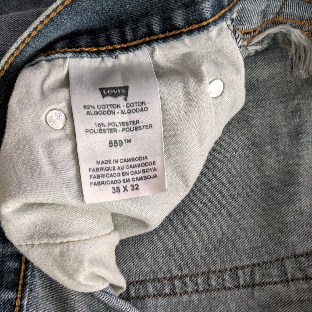 Men's Levi Jeans - Picture 2 of 7